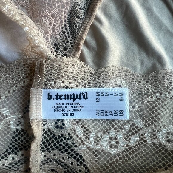 b.tempted Lot of 3 Briefs Nude Lace Women's 6 Medium - Picture 2 of 2